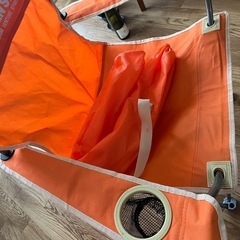 交渉中　CAPTAIN STAG キャンプ椅子２脚　オレンジの画像