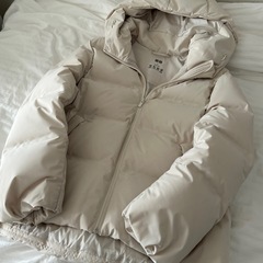 ユニクロ シームレスダウンパーカ Sの画像