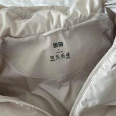 ユニクロ シームレスダウンパーカ Sの画像