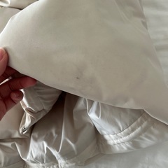 ユニクロ シームレスダウンパーカ Sの画像
