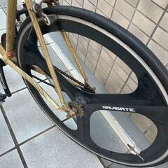 木目調ピストの画像