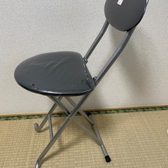 パイプ椅子の画像