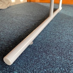 棚付き伸縮ハンガーラックの画像