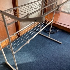 棚付き伸縮ハンガーラックの画像