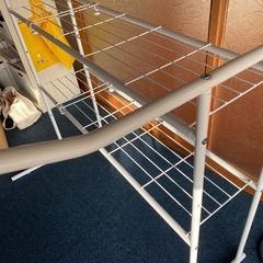 棚付き伸縮ハンガーラックの画像