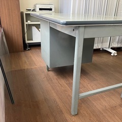 事務用デスクの画像