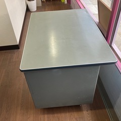 事務用デスクの画像