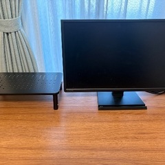 ディスプレイ、PCデスク一式の画像