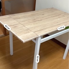 ダイニングテーブルの画像