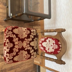 椅子、テーブルセットの画像