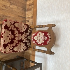 椅子、テーブルセットの画像