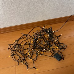 組み立て式　クリスマスツリー　電飾付きの画像