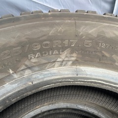 スタッドレスタイヤ6本225/90R17.5 127/125L ブリヂストンBS W900 4トントラックタイヤ 2022年製の画像