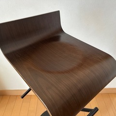 木目カウンターチェアの画像