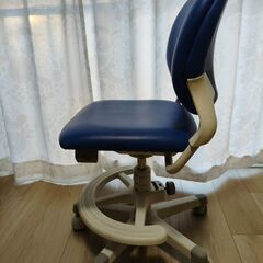 オカムラ学習椅子　テクノキッズ　ステラチェアの画像