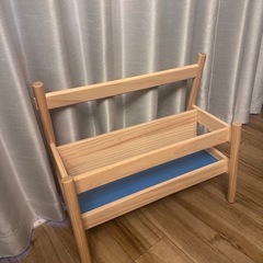 IKEA   キッズ用絵本棚　の画像