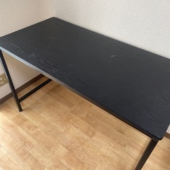 黒テーブルの画像