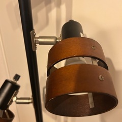 ニトリ　3灯フロアスタンド 黒・茶色の画像