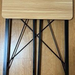 折りたたみテーブルの画像