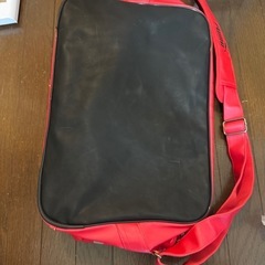 プーマ　エナメルバッグの画像