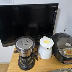 生活家電　まとめて一式（電子レンジ、炊飯器、トースター、湯沸かしポット、コーヒーメーカー、テレビ、加湿機能付き空気清浄機、扇風機、ヒーター）の画像