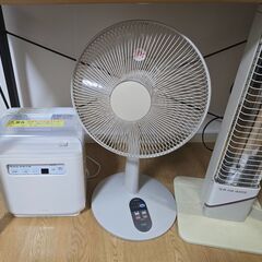 生活家電　まとめて一式（電子レンジ、炊飯器、トースター、湯沸かしポット、コーヒーメーカー、テレビ、加湿機能付き空気清浄機、扇風機、ヒーター）の画像