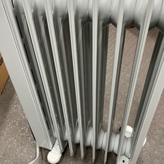 1341😺　オイルヒーター　H770812EFSN-GY　デロンギの画像