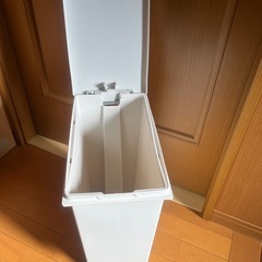 ゴミ箱　ペダル開閉の画像