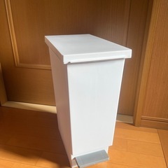 ゴミ箱　ペダル開閉の画像