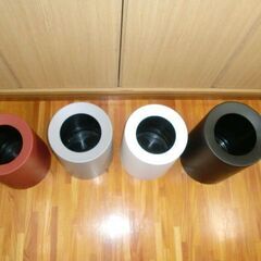 白ゴミ箱　4個　部屋用　使用年数少ないゴミ箱の画像