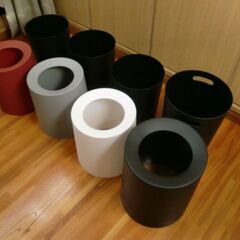 白ゴミ箱　4個　部屋用　使用年数少ないゴミ箱の画像