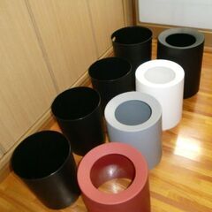 白ゴミ箱　4個　部屋用　使用年数少ないゴミ箱の画像