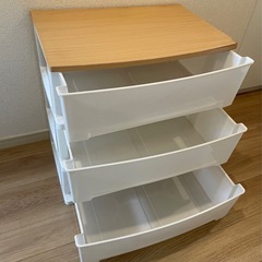 プラスチック衣装ケースの画像