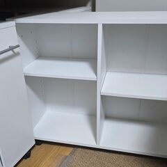 押し入れスライドラック６本（ワイド×４、スリム×２）、棚板各４枚付き（移動可能）、取っ手裏表付け替え可能の画像