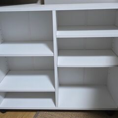 押し入れスライドラック６本（ワイド×４、スリム×２）、棚板各４枚付き（移動可能）、取っ手裏表付け替え可能の画像