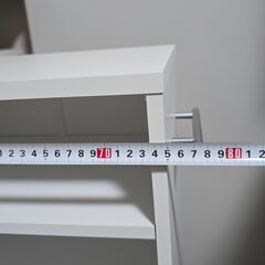 押し入れスライドラック６本（ワイド×４、スリム×２）、棚板各４枚付き（移動可能）、取っ手裏表付け替え可能の画像