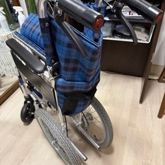 介助用車椅子の画像