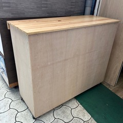 【キャスター付き】木製カウンター台／店舗使用・清掃済／那覇市の画像