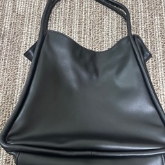 GU レザータッチビッグトート　黒の画像