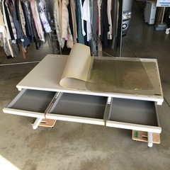 コクヨ　平机（デスクマット付き）の画像