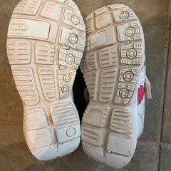 スニーカー18cmの画像