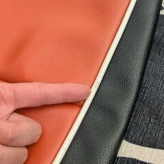 デリカD5　シートカバー2,3列　フェイクレザー　オレンジに白のパイピングの画像
