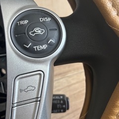 30プリウス純正ステアリングの画像