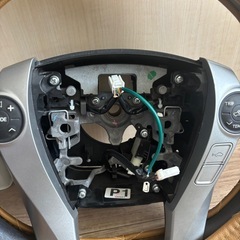 30プリウス純正ステアリングの画像