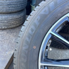DUNLOP  235/60/18 スタッドレス2023年製の画像