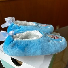 【新品未使用✨】アナ雪❄️もこもこスリッパ room shoesの画像