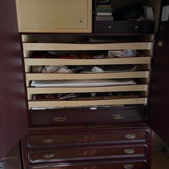 鎌倉彫り　衣装箪笥の画像