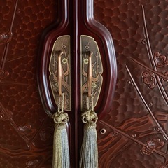 鎌倉彫り　衣装箪笥の画像