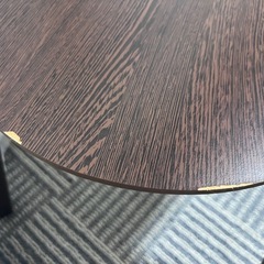 木製テーブルの画像