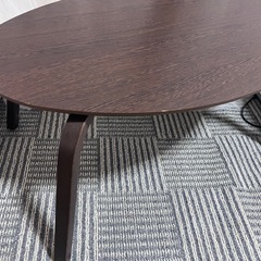 木製テーブルの画像